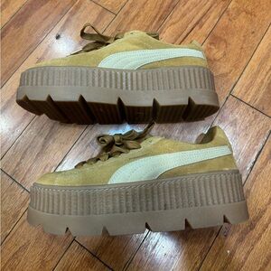 Fenty Puma Platform Creepers 
Size: women’s 7 

#creepers #platforms